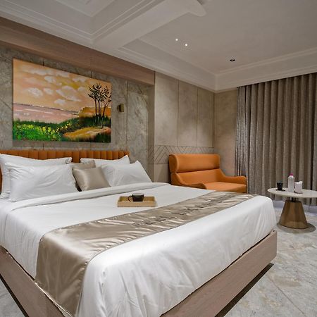Golden Plaza Otel Amhedabad Dış mekan fotoğraf