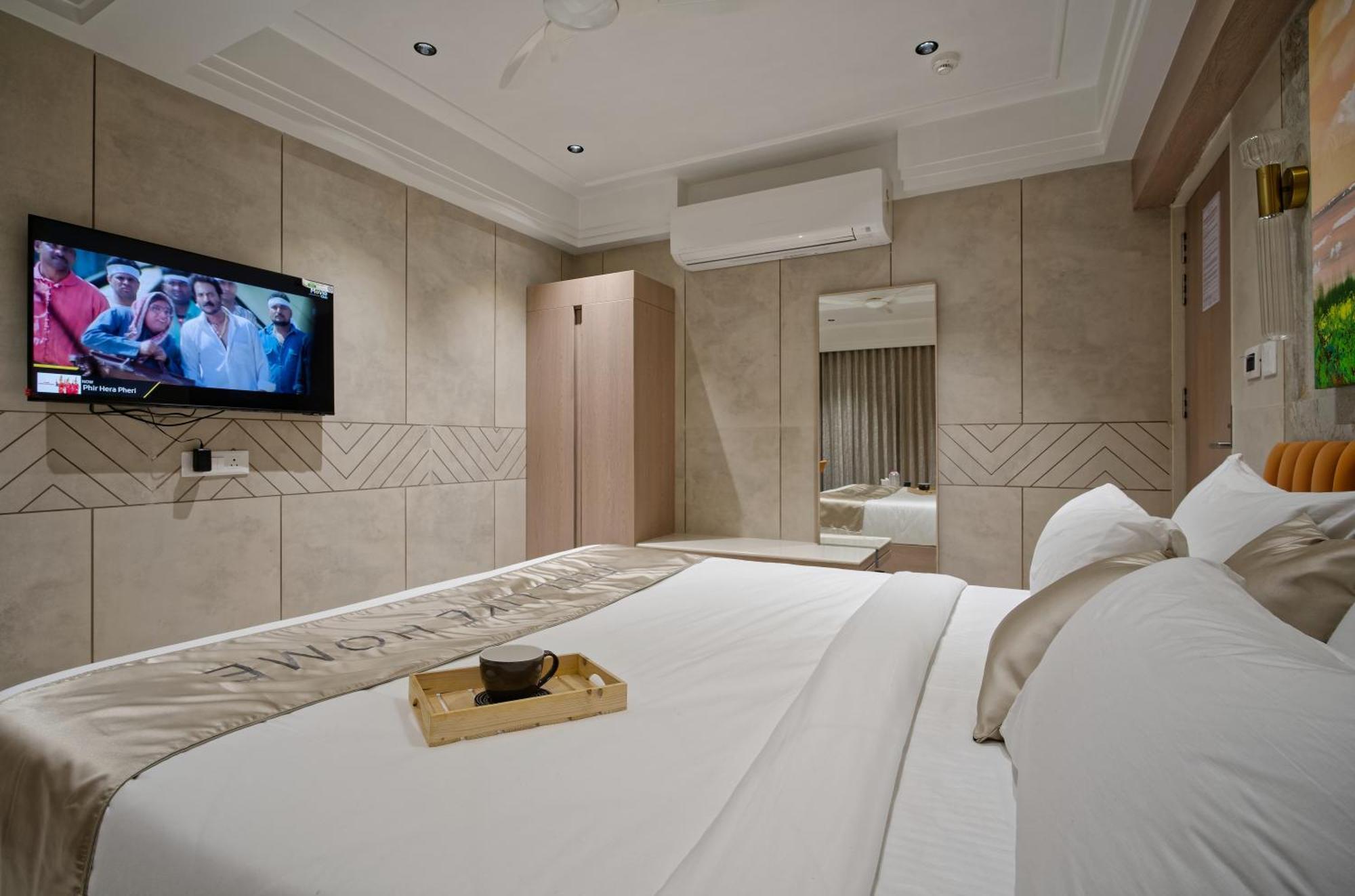 Golden Plaza Otel Amhedabad Dış mekan fotoğraf