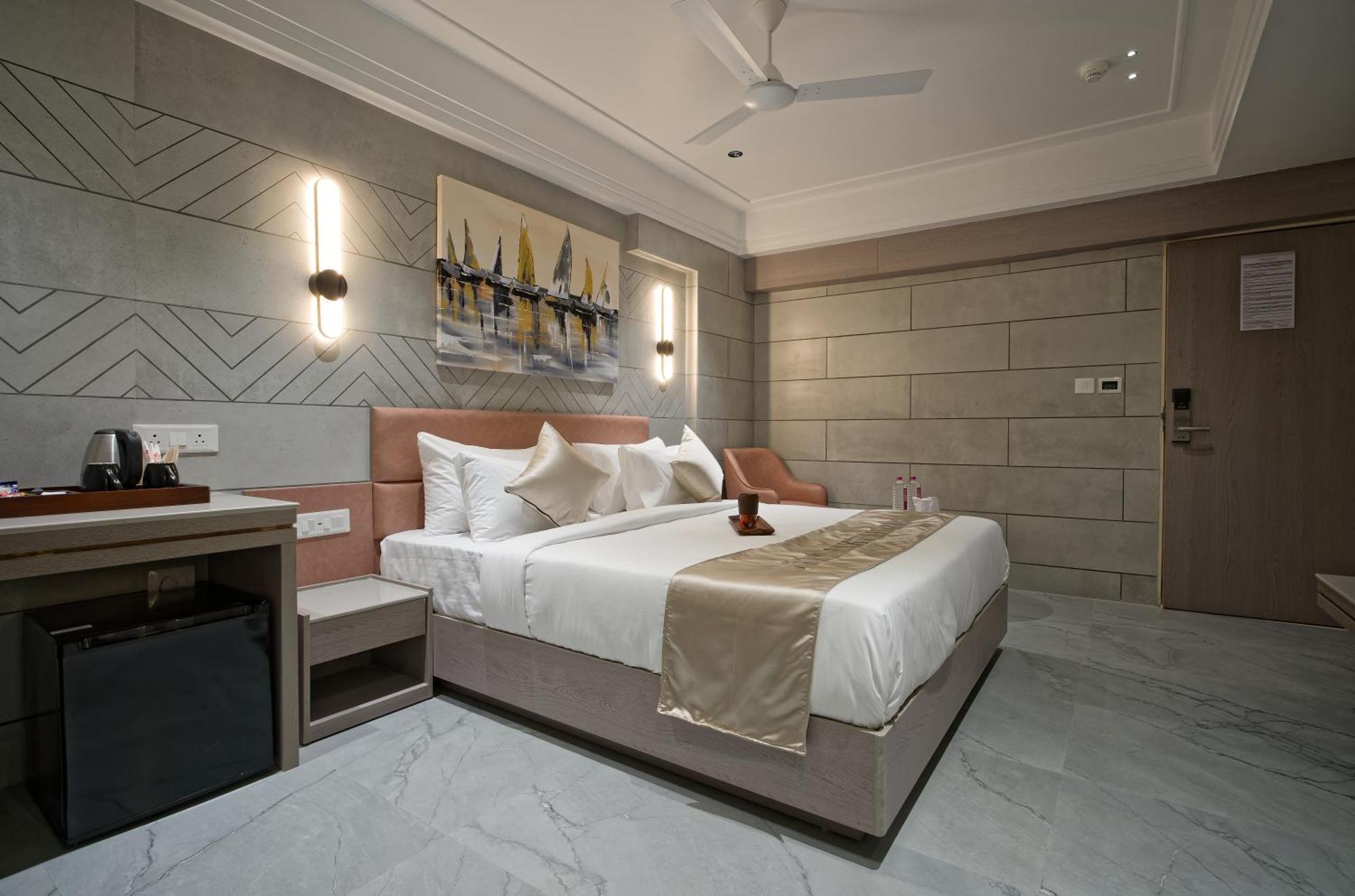 Golden Plaza Otel Amhedabad Dış mekan fotoğraf