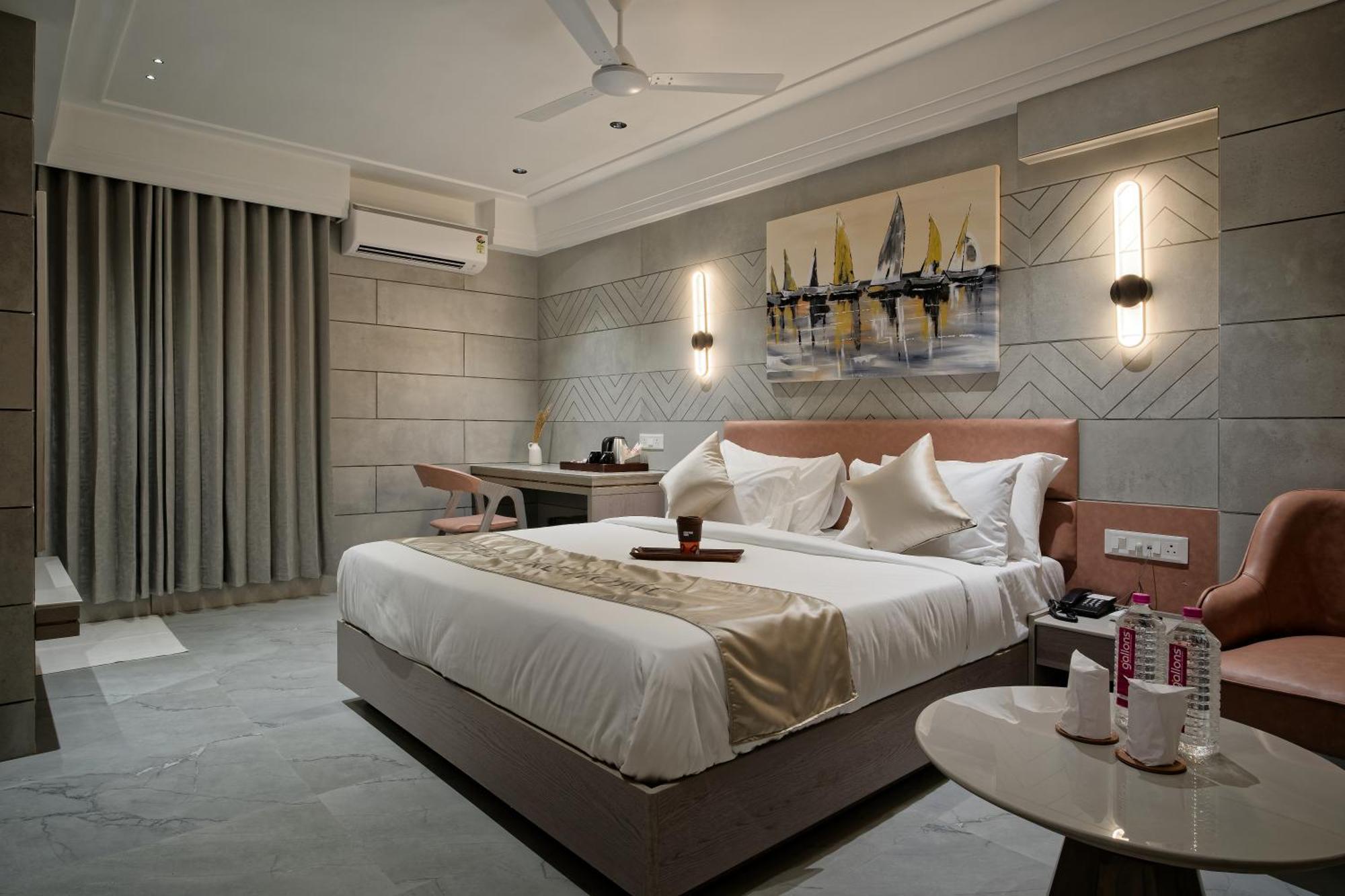 Golden Plaza Otel Amhedabad Dış mekan fotoğraf