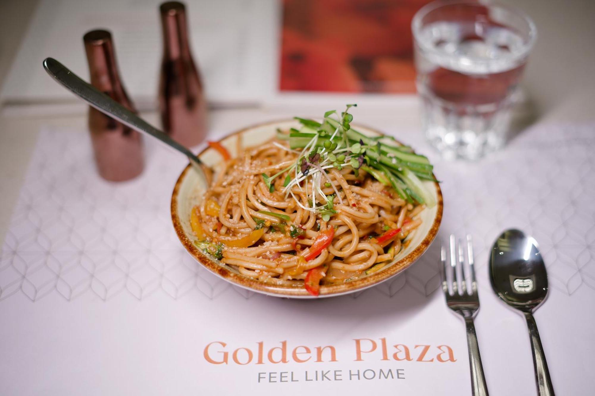 Golden Plaza Otel Amhedabad Dış mekan fotoğraf