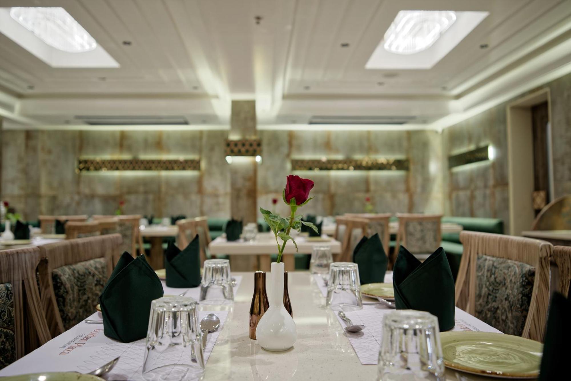 Golden Plaza Otel Amhedabad Dış mekan fotoğraf