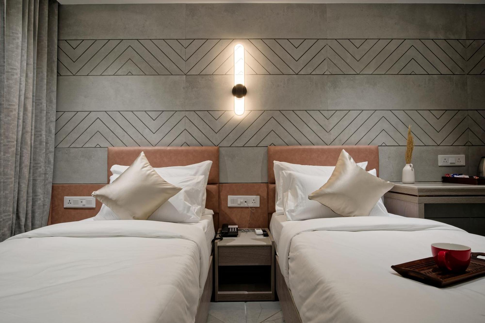 Golden Plaza Otel Amhedabad Dış mekan fotoğraf