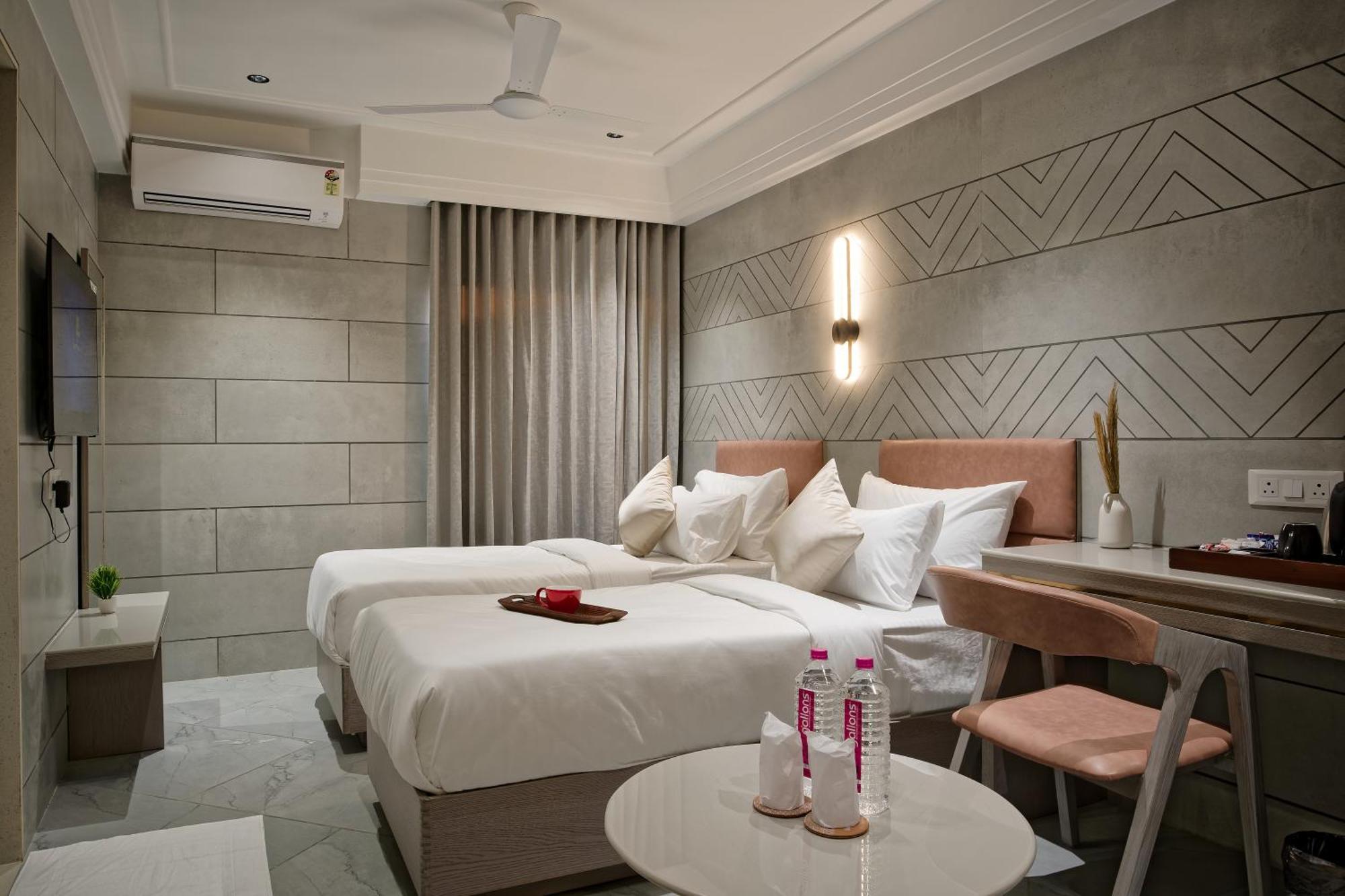 Golden Plaza Otel Amhedabad Dış mekan fotoğraf