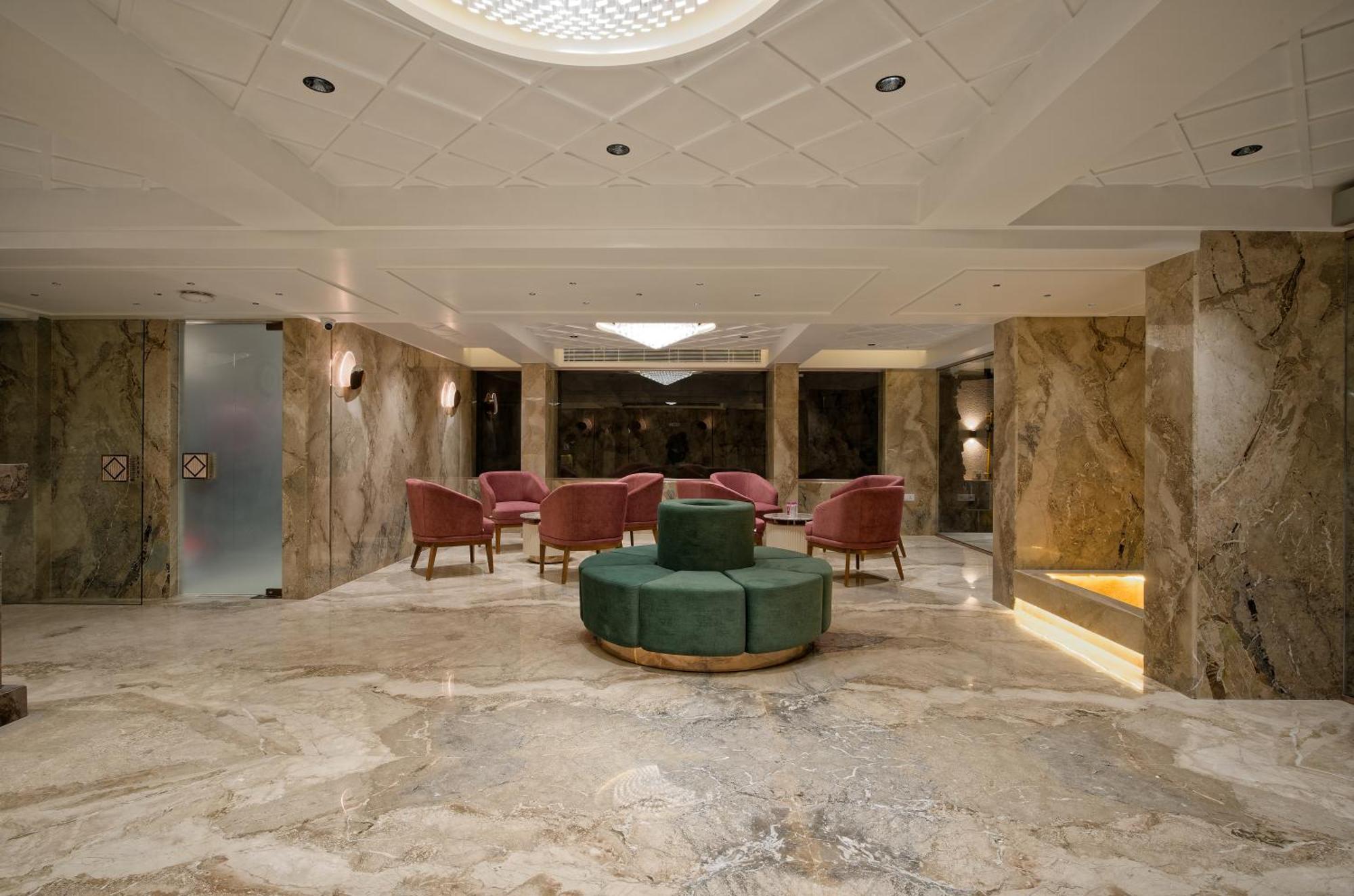 Golden Plaza Otel Amhedabad Dış mekan fotoğraf