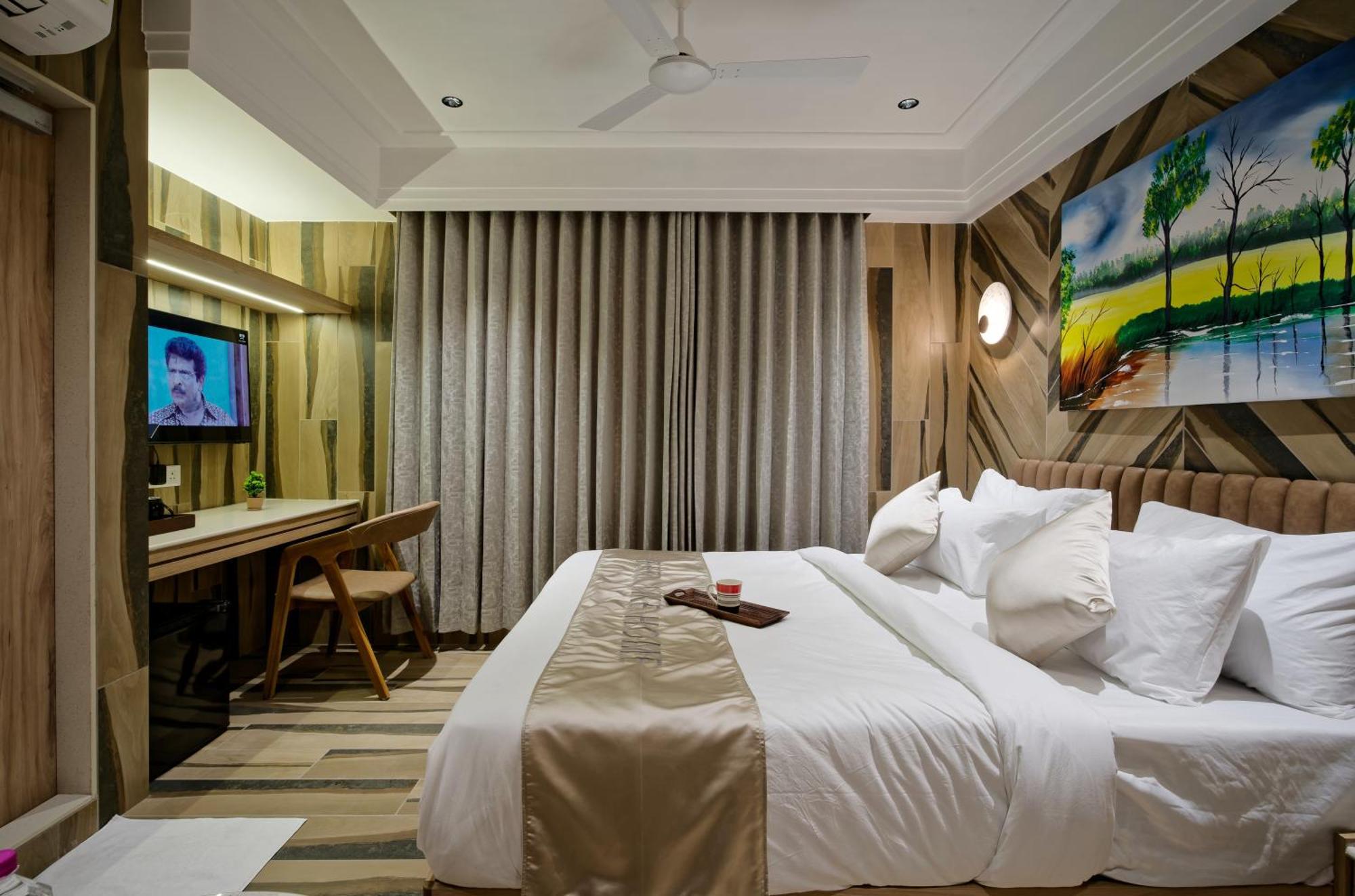 Golden Plaza Otel Amhedabad Dış mekan fotoğraf