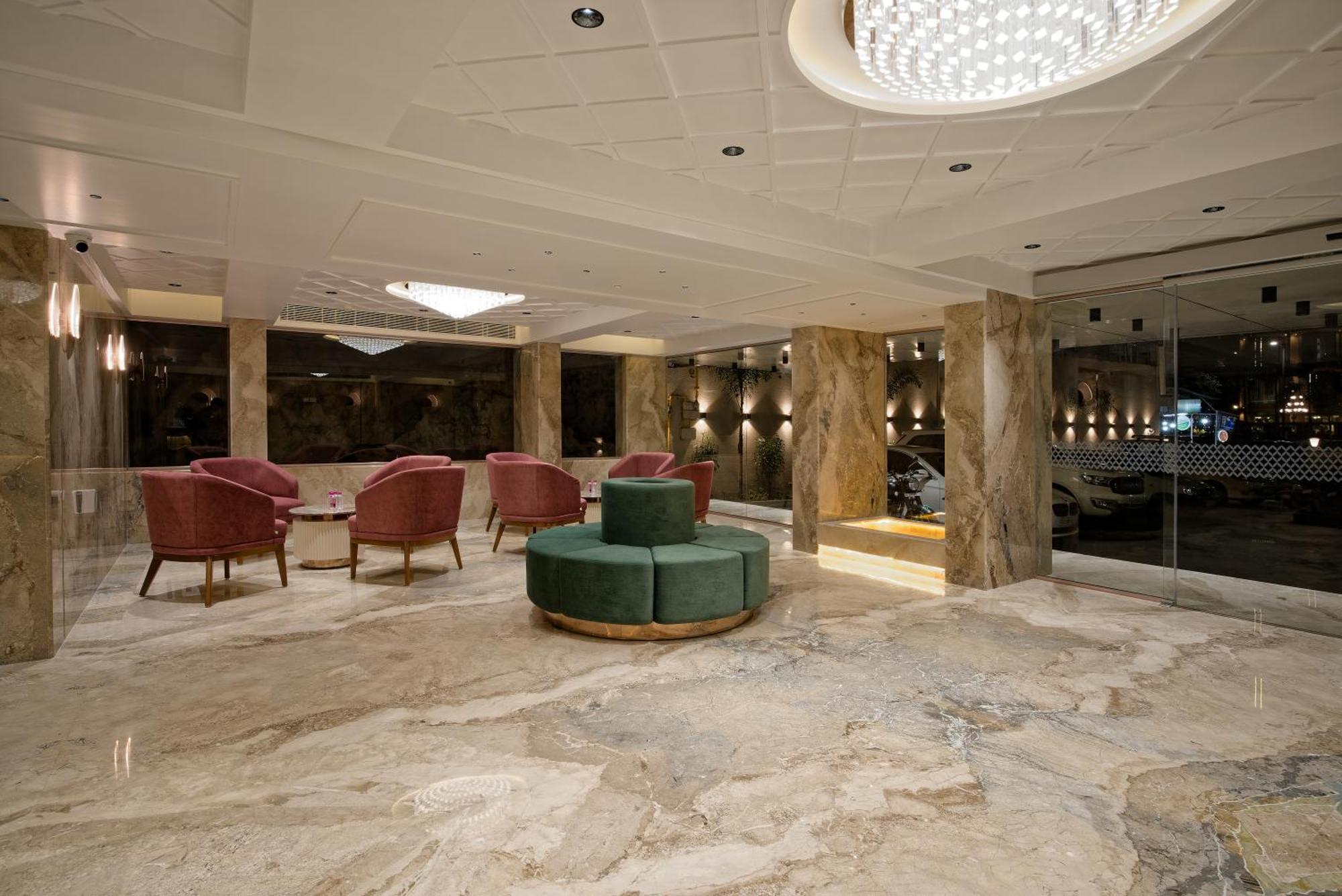 Golden Plaza Otel Amhedabad Dış mekan fotoğraf