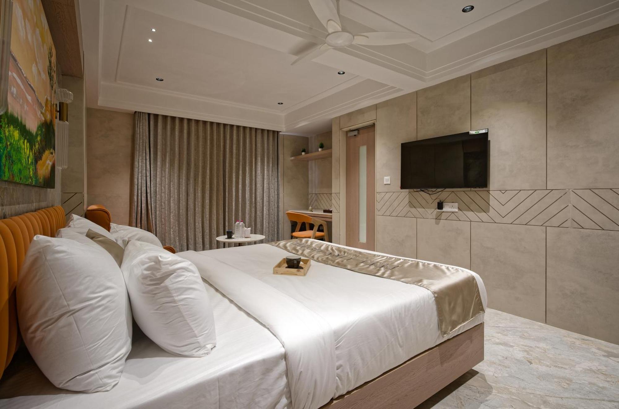 Golden Plaza Otel Amhedabad Dış mekan fotoğraf