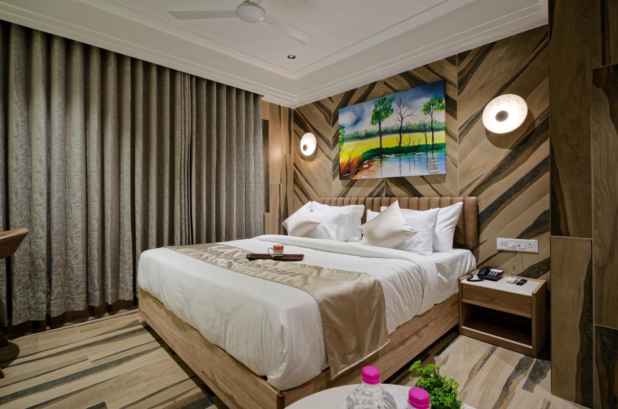 Golden Plaza Otel Amhedabad Dış mekan fotoğraf
